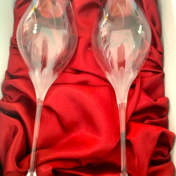 Fine European Champagne glasses with Swarovski crystals - Picture 1 of 2